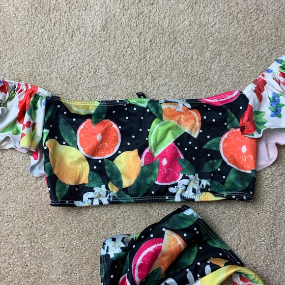 PrettyLittleThing off the shoulder v waist bikini set - Picture 6 of 8